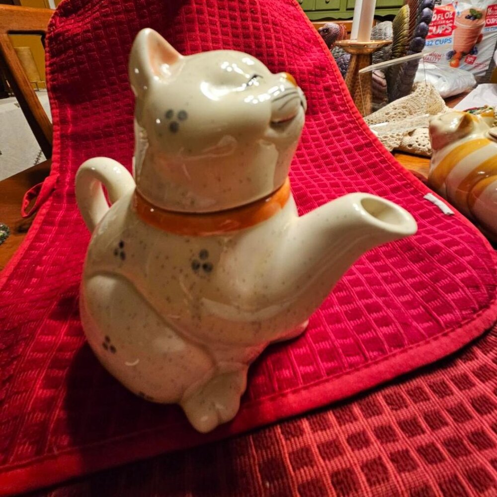 Vintage Norcrest kitty teapot